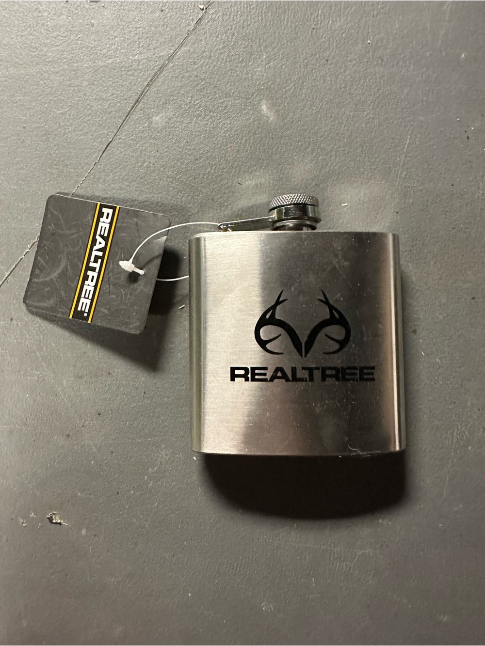 Realtree Brushed Stainless Steel Flask - Silver Finish